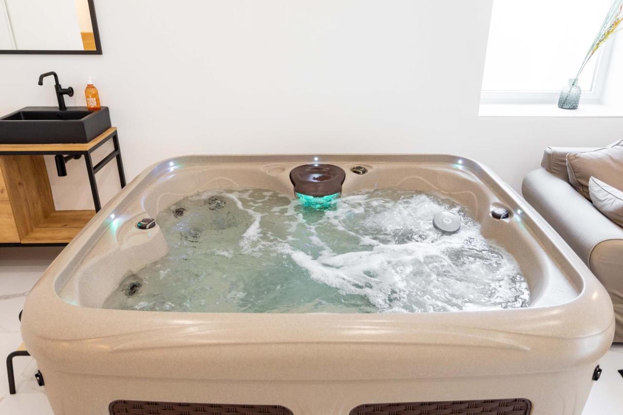 Love Room Jacuzzi Sauna Privatif Marseille Exterior photo